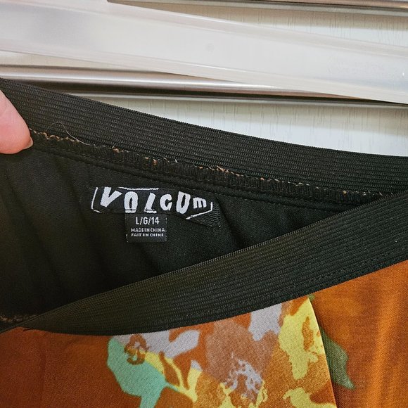 Volcom skater mini skirt - Picture 4 of 4